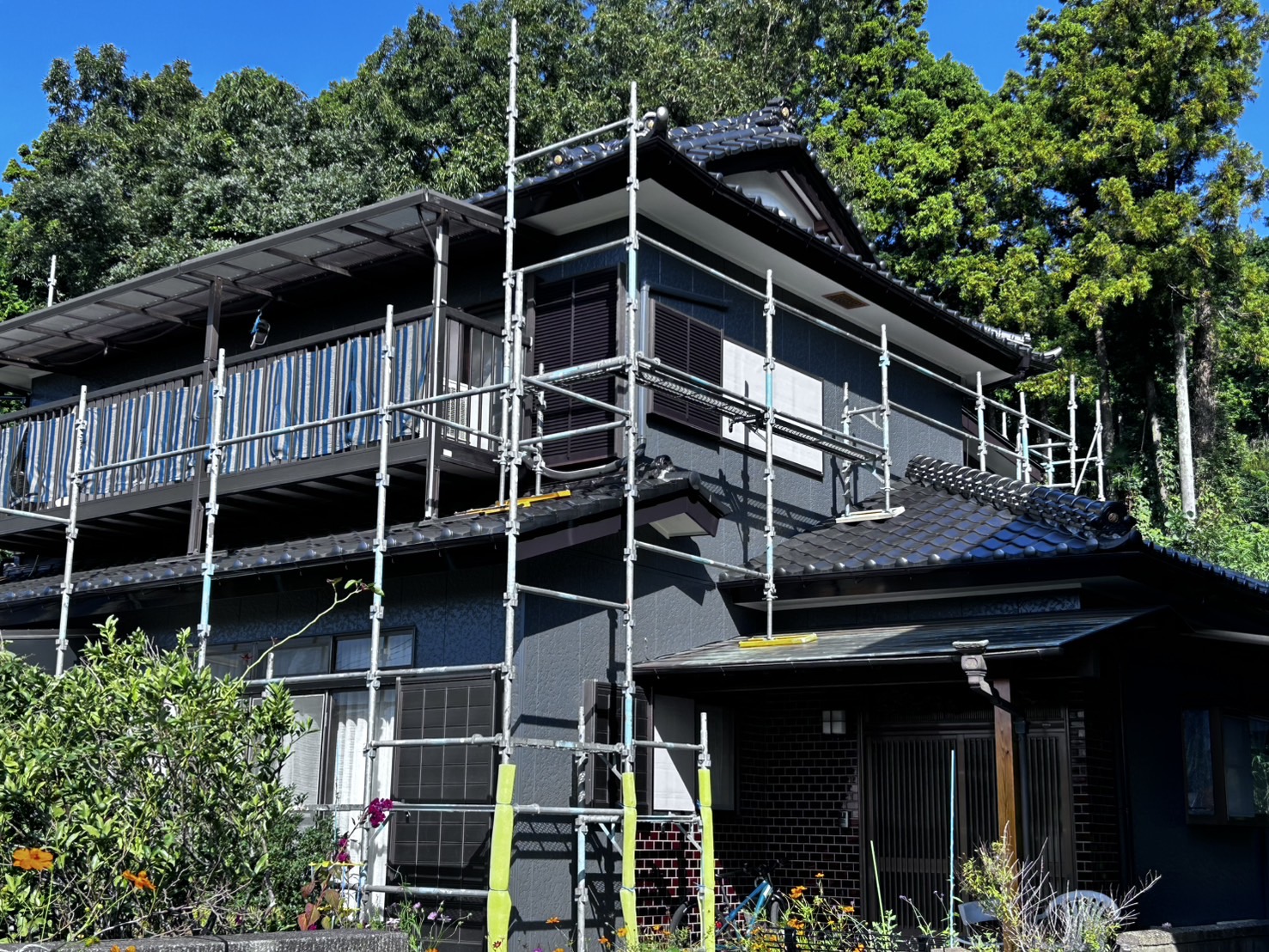 和風の建物を最近の新築物件に人気の黒っぽいイメージにしたい