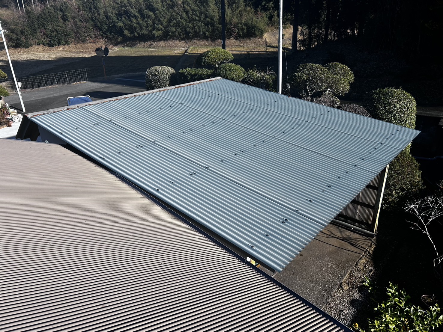 物置・車庫のトタン屋根塗装