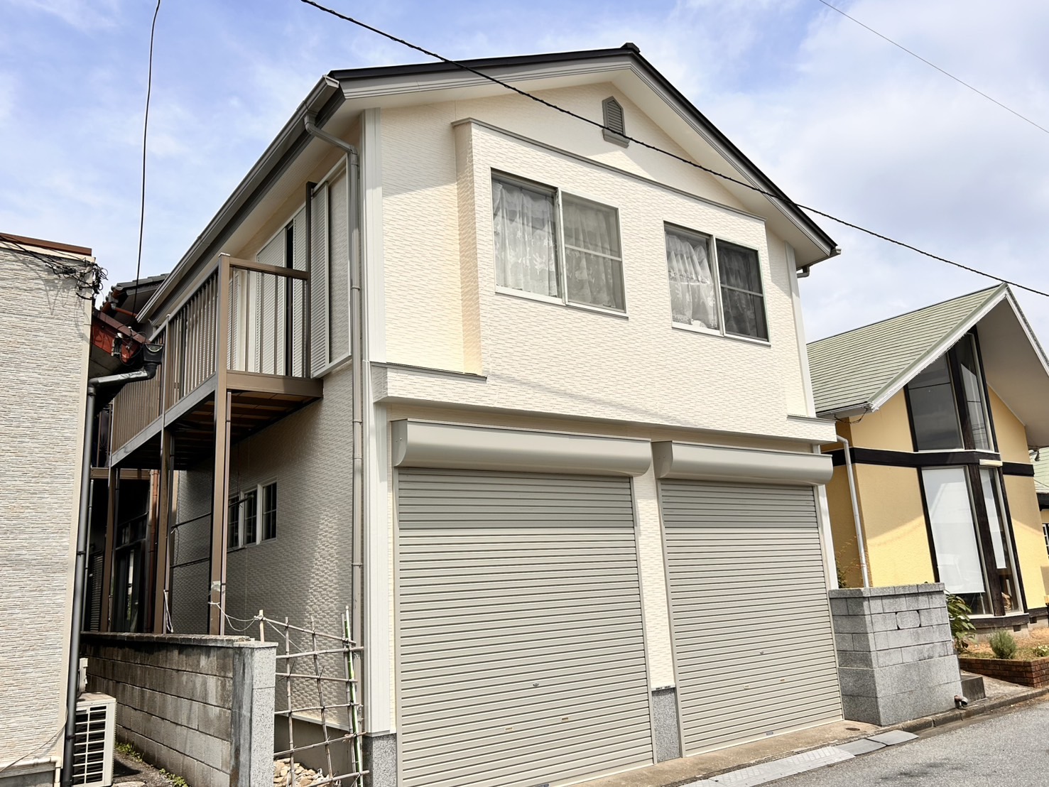 母屋と離れをつなぐ場所から雨漏り‼　君津市　外壁塗装　屋根カバー工法