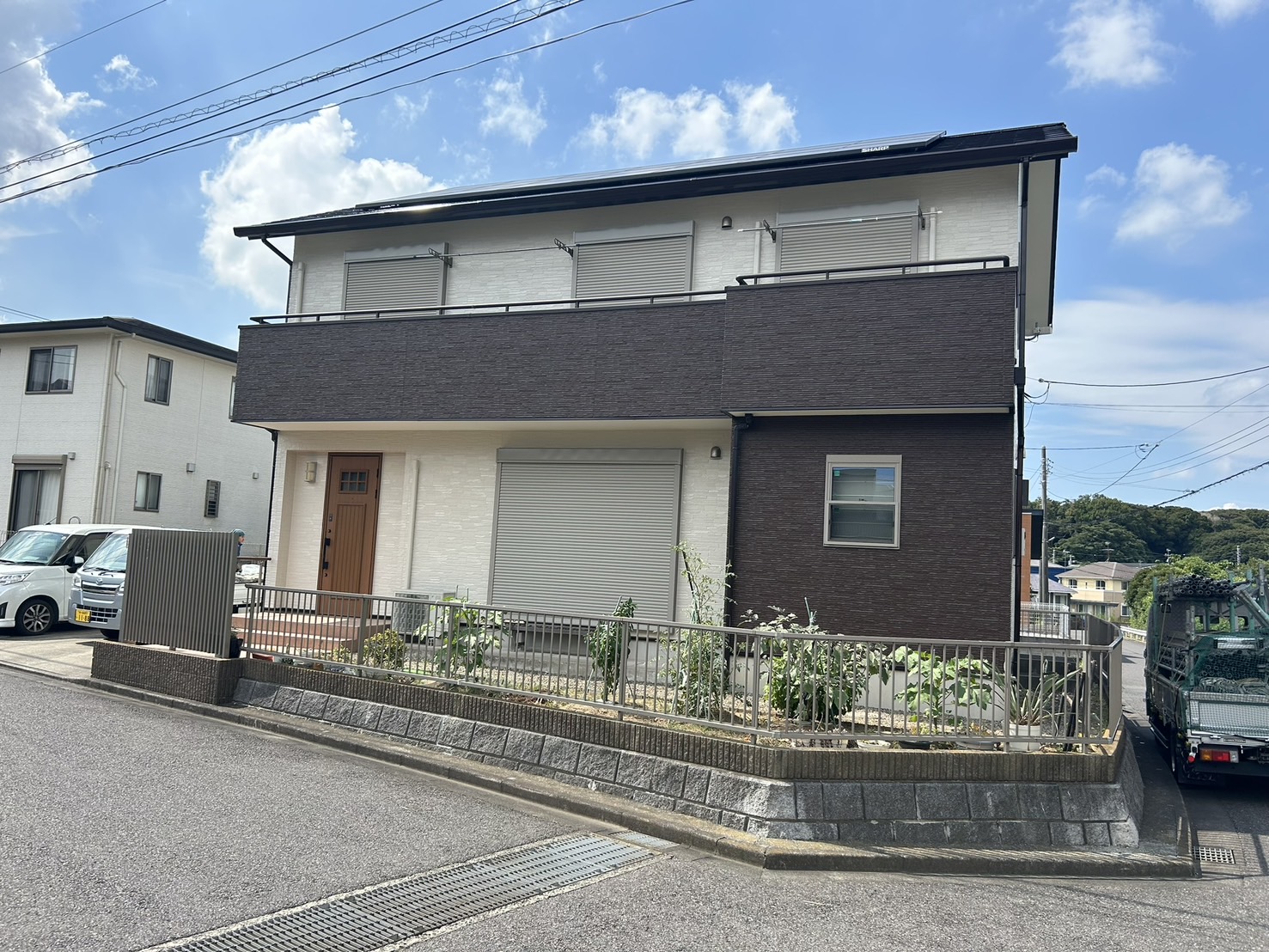 アクセントカラーを対照的にして、まとまりのある引き締まったデザインに