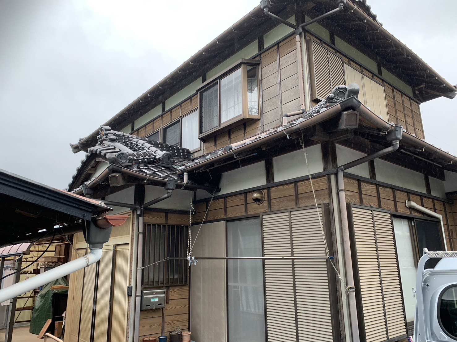 和風住宅を濃い色に塗り変えて高級感と重厚感が出ました！