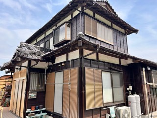 和風住宅を濃い色に塗り変えて高級感と重厚感が出ました!
