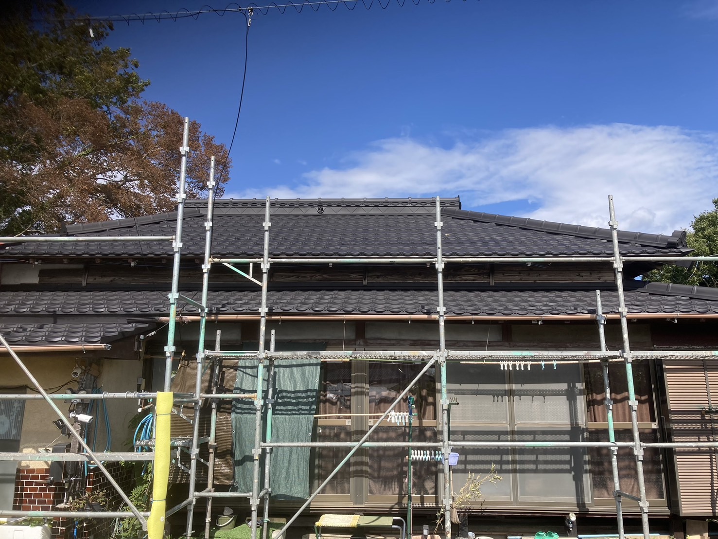 金属瓦(瓦の形をした金属)屋根の塗装