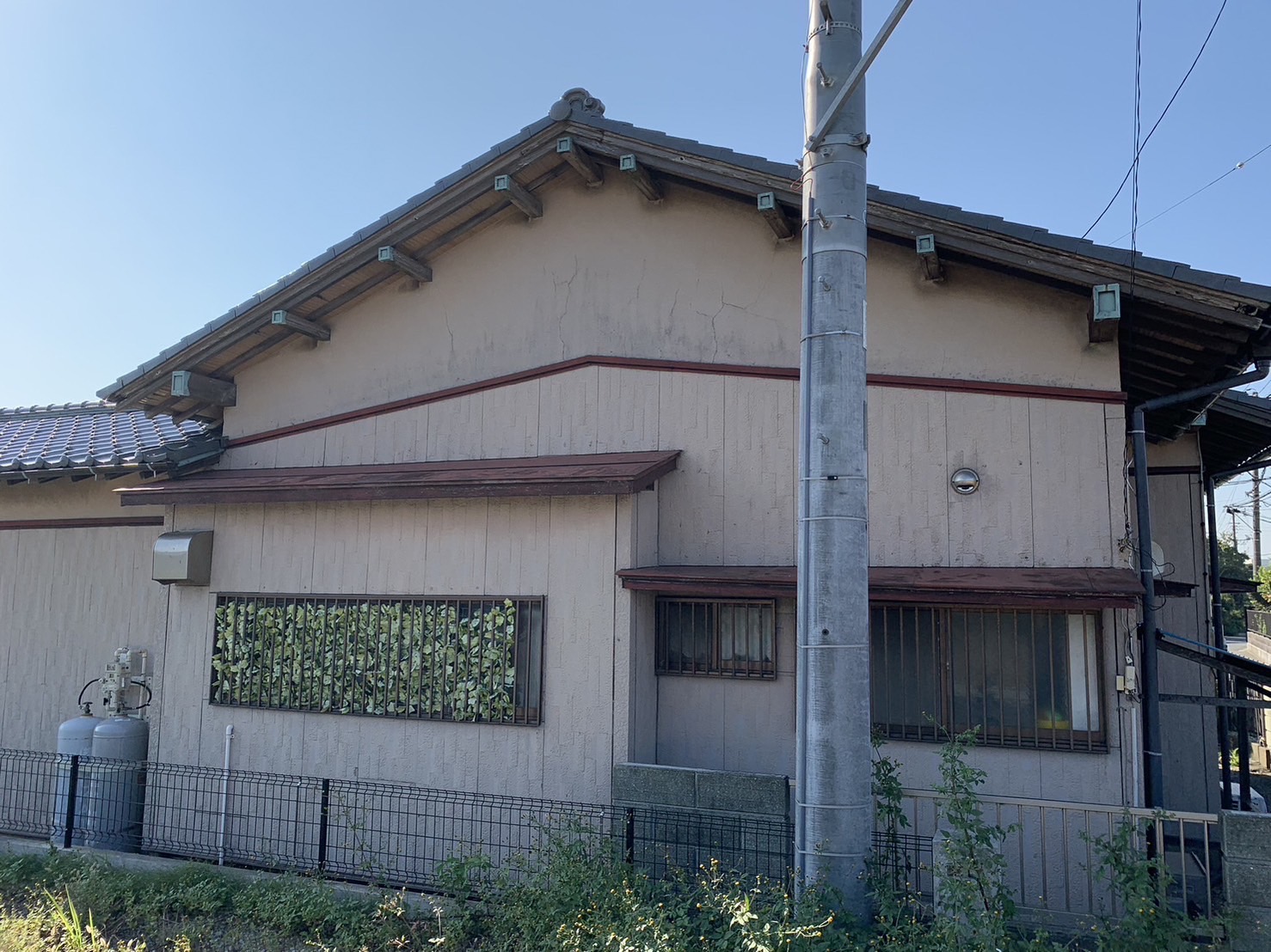 海岸地域では塩害の影響がでるので付帯部の塗装が特に重要です