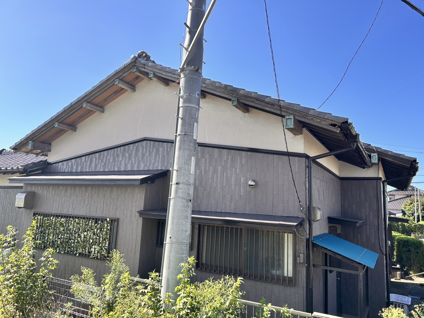 海岸地域では塩害の影響がでるので付帯部の塗装が特に重要です